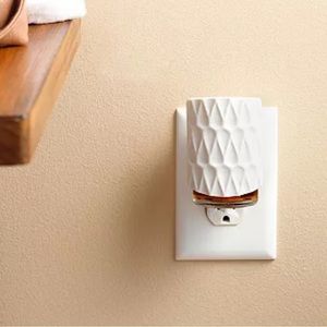 Yankee Candle Scent-Plug Diffuser Base Starter Kit Gift Packaged with 3-pk.